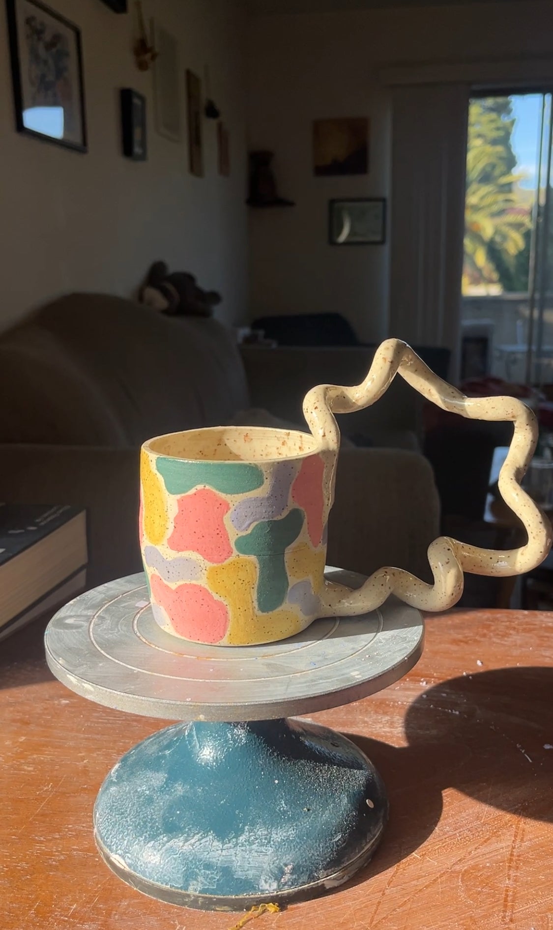 Crazy handle mug